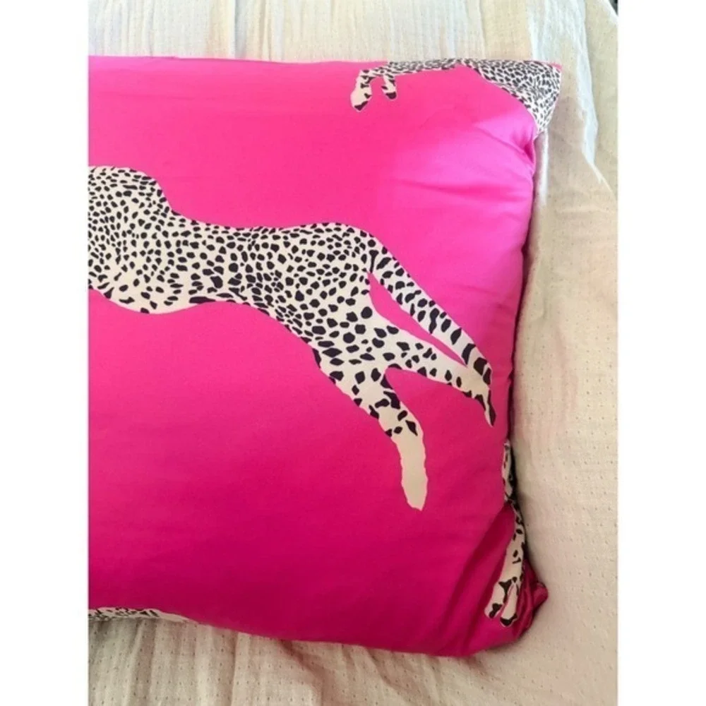 House of Scalamandre‎ LEAPING CHEETAH PILLOW Bubblegum Pink 22